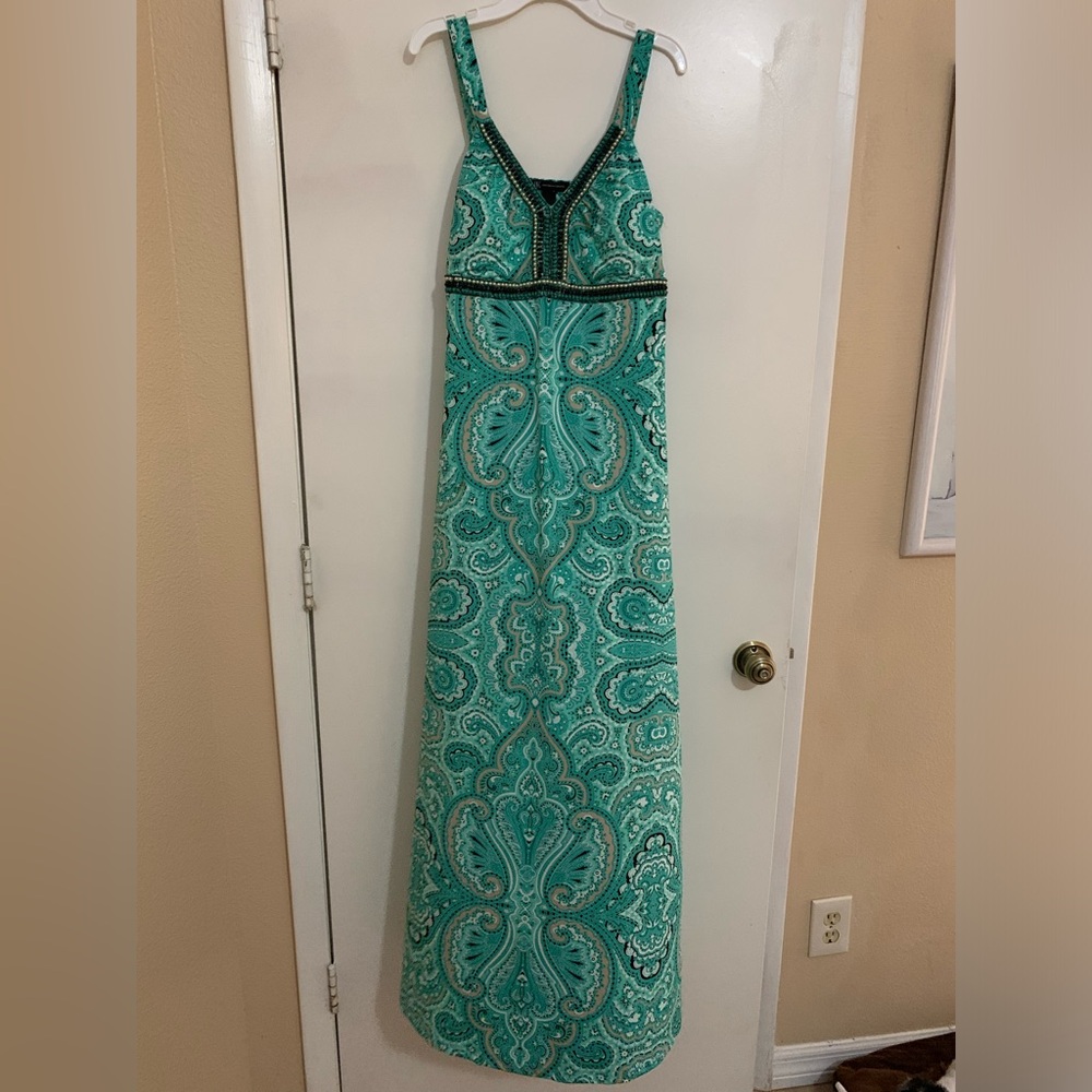 The perfect dress for a cruise.  Worn once. Green print. Size Large